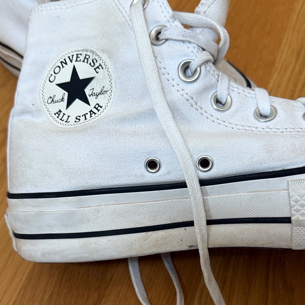 Converse All Star White Canvas High-Tops. Size 8.5 - Picture 3 of 12